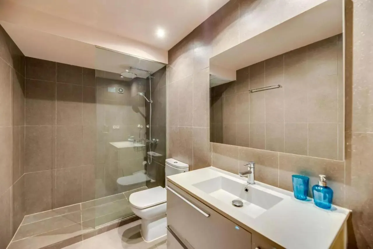 Chic Designer Apartment Μαρμπέλλα